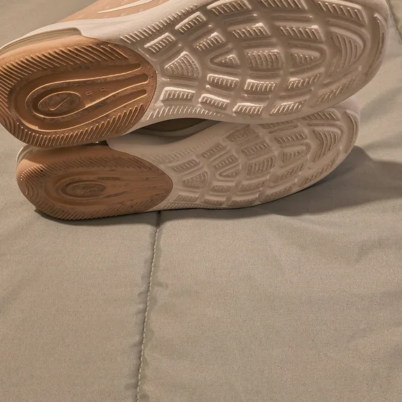 Nike Women's Airmax Blush/Beige Color Sneakers - Picture 4 of 4